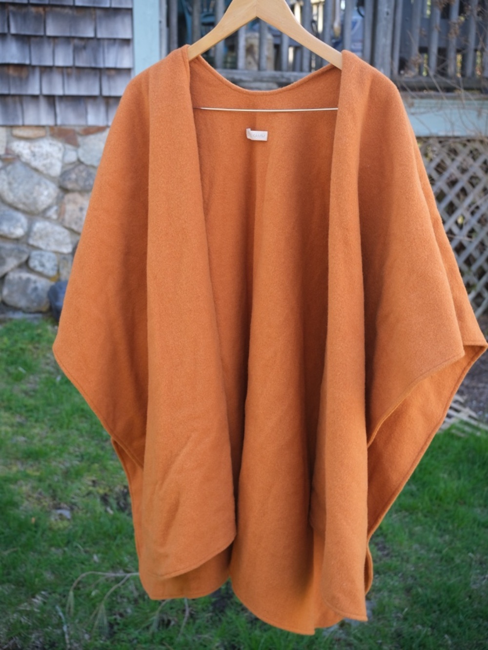 JESSE KAMM Ama Cape